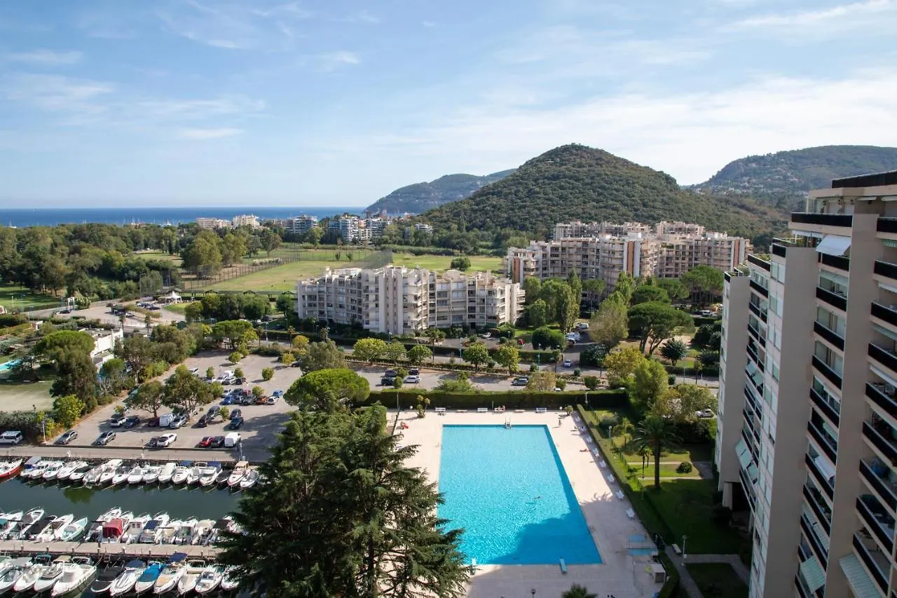 Suite avec vue mer Mandelieu 0*,